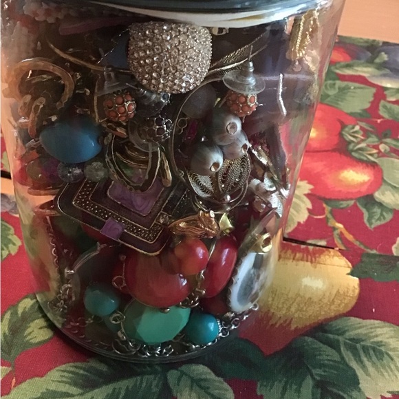 JEWELRY JAR LARGE SIZE VINTAGE & COSTUME MIX NO CRAFT ACTUAL JAR SHOWN - Picture 5 of 5